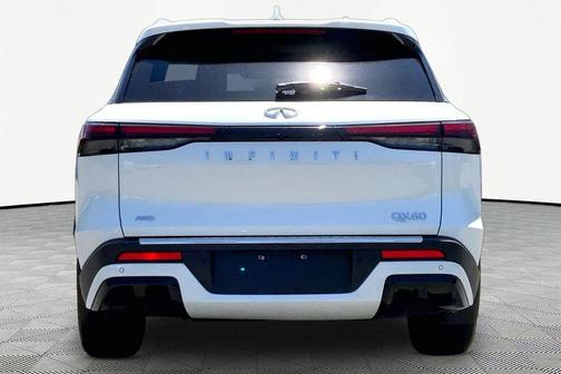 Majestic White 2024 INFINITI QX60 Luxe