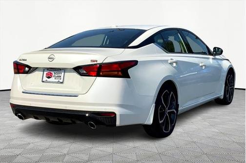 2023 Nissan Altima SR FWD
