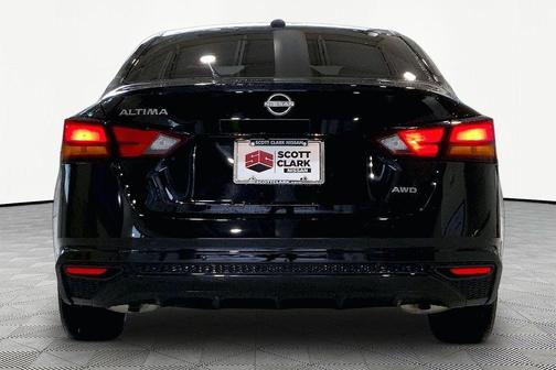 Super Black 2025 Nissan Altima 2.5 SV