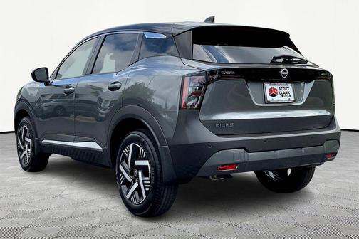 Gun Metallic/Super Black 2026 Nissan Kicks SV