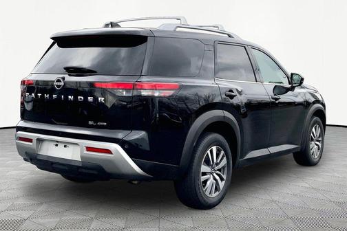2023 Nissan Pathfinder SL 4WD