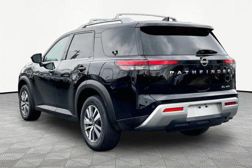2023 Nissan Pathfinder SL 4WD