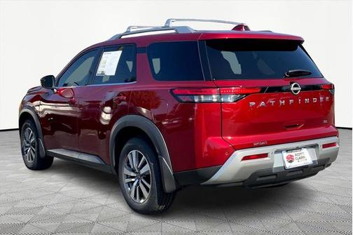 2022 Nissan Pathfinder SL 2WD