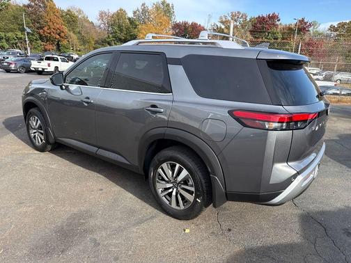 2025 Nissan Pathfinder SL FWD