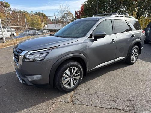 2025 Nissan Pathfinder SL FWD