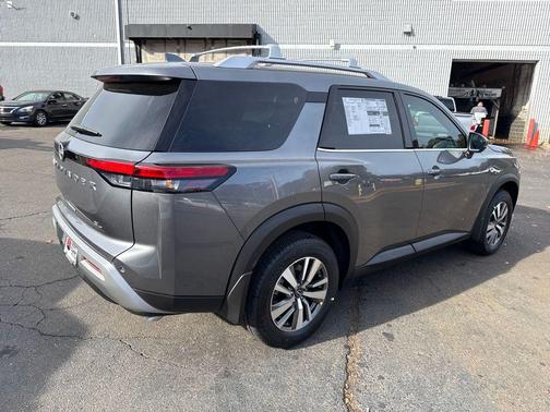 2025 Nissan Pathfinder SL FWD