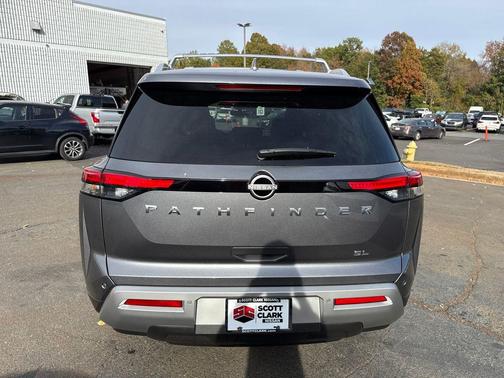 2025 Nissan Pathfinder SL FWD
