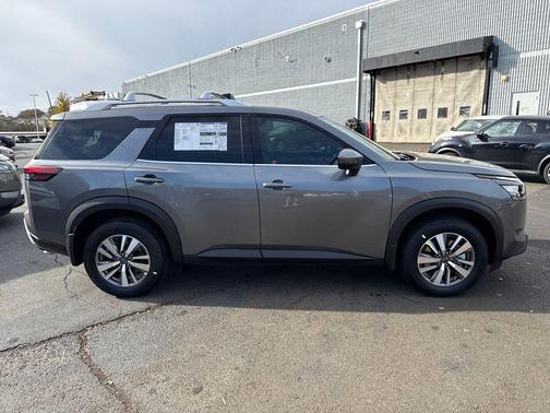 2025 Nissan Pathfinder SL FWD