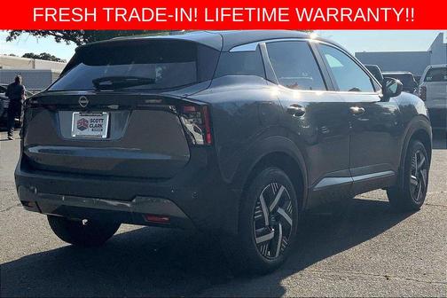 Gun Metallic 2025 Nissan Kicks SV