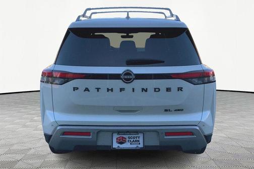 2023 Nissan Pathfinder SL 4WD
