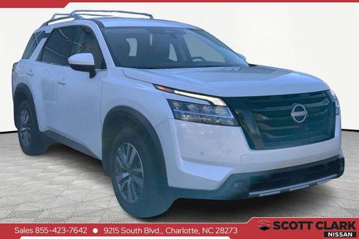 2023 Nissan Pathfinder SL 4WD