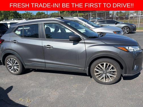Gun Metallic 2024 Nissan Kicks SV