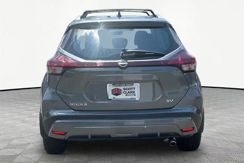 Gun Metallic 2024 Nissan Kicks SV