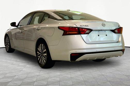 Brilliant Silver Metallic 2024 Nissan Altima 2.5 SV