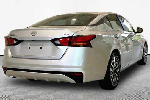 Brilliant Silver Metallic 2024 Nissan Altima 2.5 SV