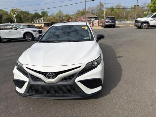 Super White 2021 Toyota Camry SE