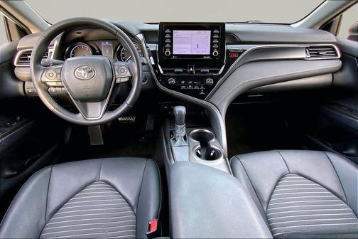 Super White 2021 Toyota Camry SE