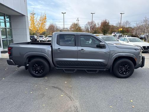 2024 Nissan Frontier SV
