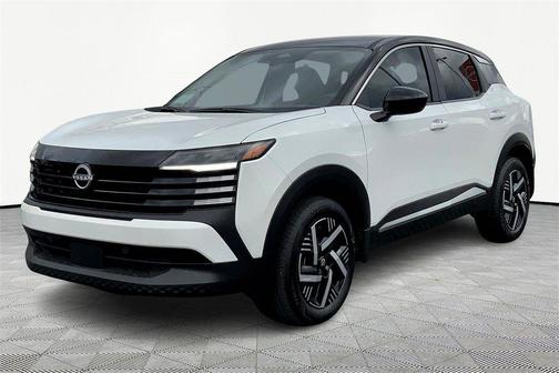 Aspen White Tricoat/Super Black 2026 Nissan Kicks SV