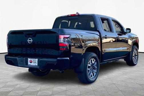 2024 Nissan Frontier SL