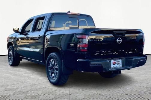 2024 Nissan Frontier SL
