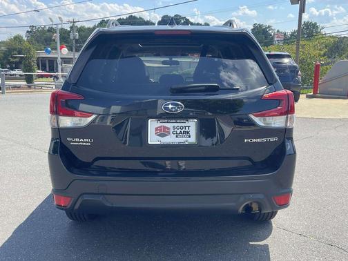 Crystal Black Silica 2024 Subaru Forester Premium