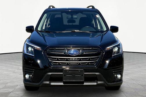 Crystal Black Silica 2024 Subaru Forester Premium