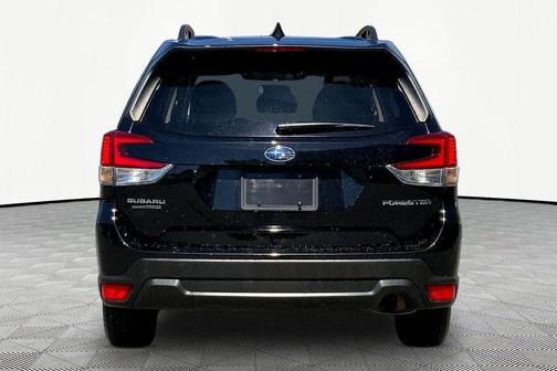 Crystal Black Silica 2024 Subaru Forester Premium