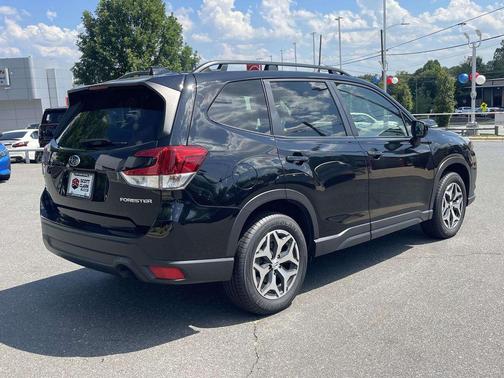 Crystal Black Silica 2024 Subaru Forester Premium