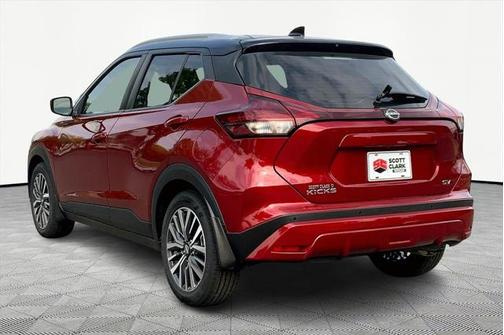 2022 Nissan Kicks SV