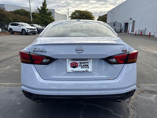 2025 Nissan Altima SR FWD