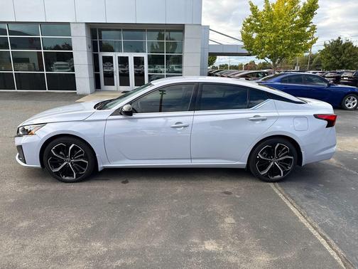2025 Nissan Altima SR FWD
