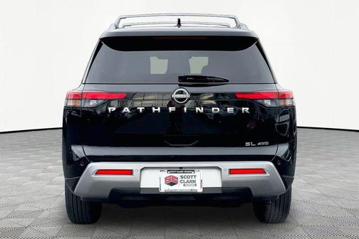 2023 Nissan Pathfinder SL 4WD