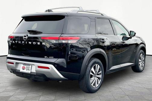 2023 Nissan Pathfinder SL 4WD