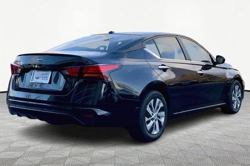 2025 Nissan Altima S FWD