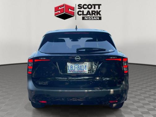 Super Black 2025 Nissan Kicks SV