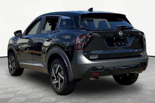 Super Black 2025 Nissan Kicks SV