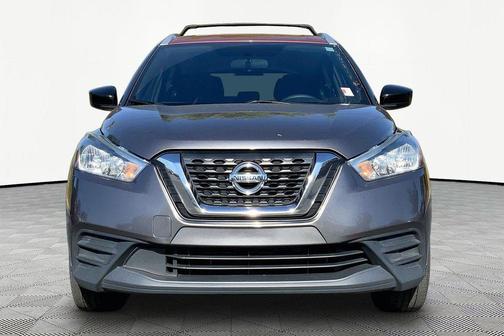 Gun Metallic/Monarch Orange 2018 Nissan Kicks SV