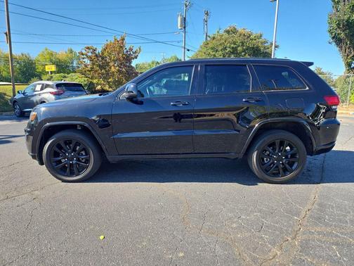2022 Jeep Grand Cherokee Laredo