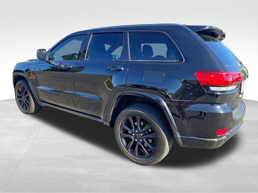 2022 Jeep Grand Cherokee Laredo