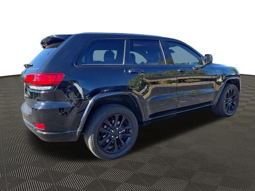 2022 Jeep Grand Cherokee Laredo