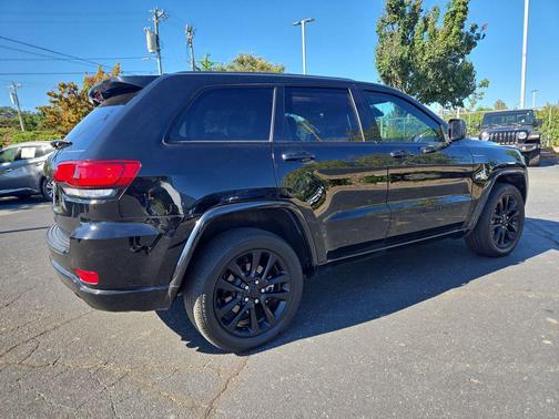 2022 Jeep Grand Cherokee Laredo