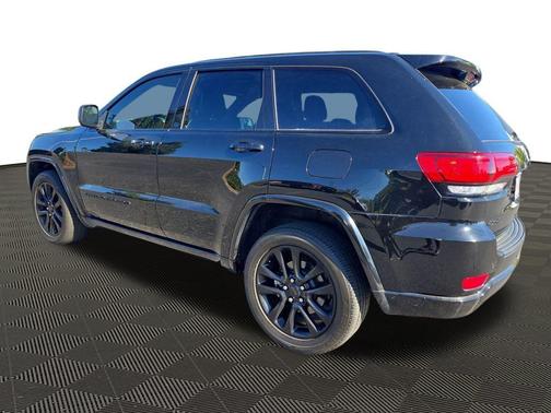 2022 Jeep Grand Cherokee Laredo