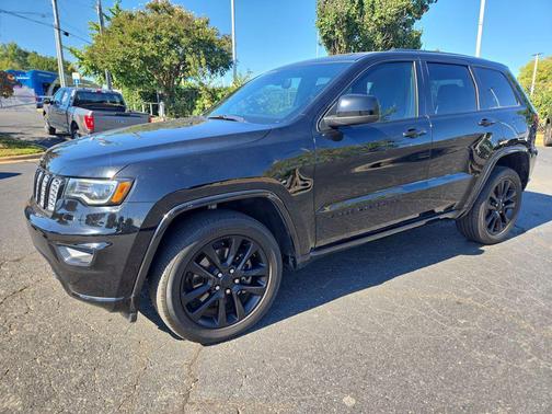 2022 Jeep Grand Cherokee Laredo