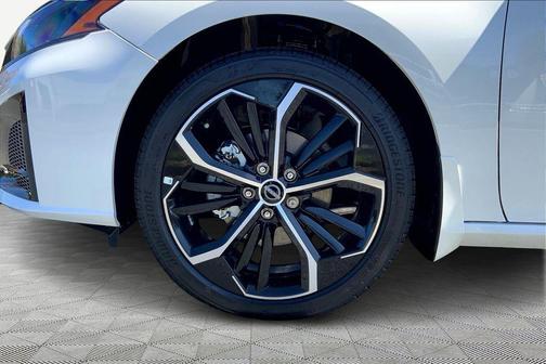 2025 Nissan Altima SR FWD