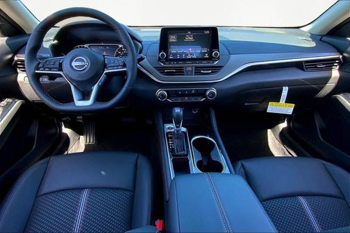 2025 Nissan Altima SR FWD
