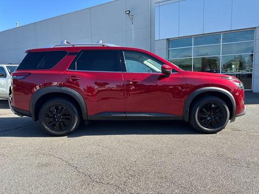 2023 Nissan Pathfinder SL 4WD