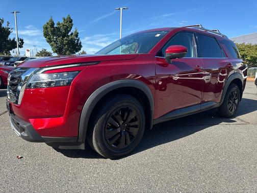 2023 Nissan Pathfinder SL 4WD
