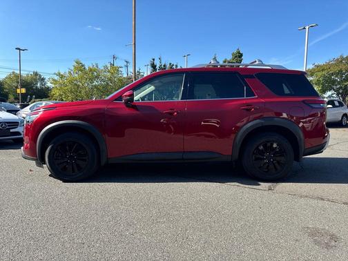 2023 Nissan Pathfinder SL 4WD