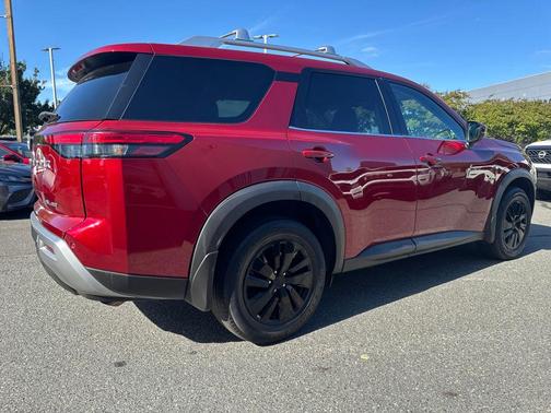 2023 Nissan Pathfinder SL 4WD